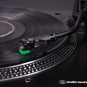 Audio-Technica AT-LP120XUSB | Table tournante - Entraînement direct - Analogique et USB - Noir-SONXPLUS La Sarre